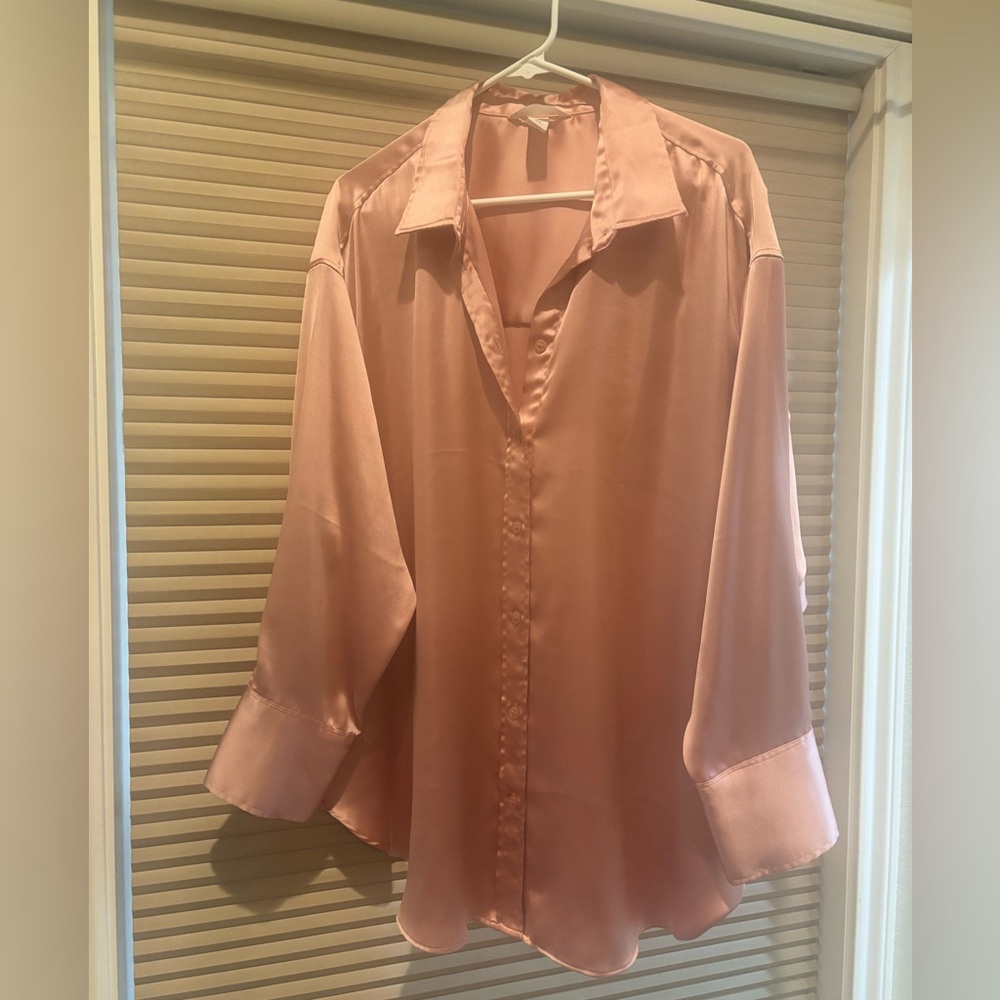 Women’s H&M satin-like blouse